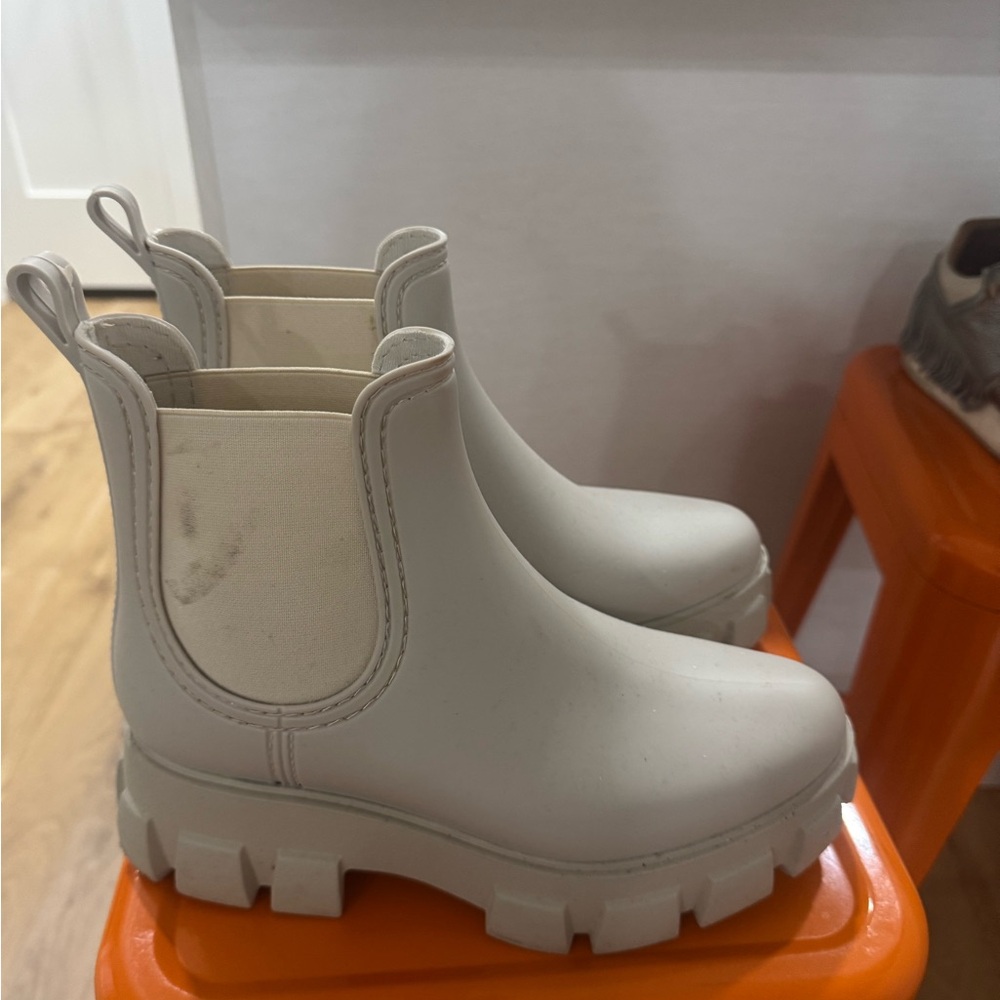Jeffrey Campbell Platform Lug Sole Rain Boot in Cream. Size 9.